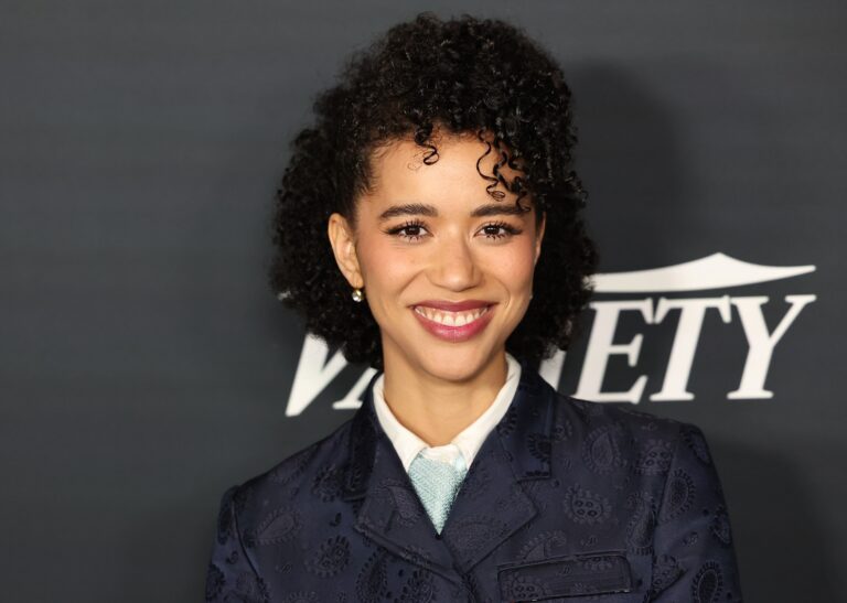 Jasmin Savoy Brown con 29-30 años