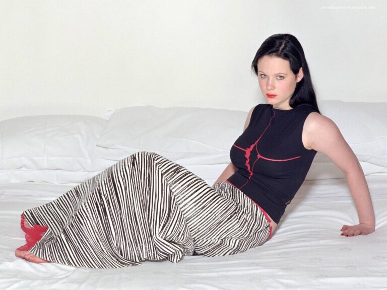 Thora Birch-91975