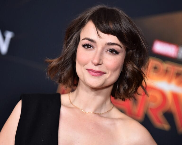 Milana Vayntrub con 32-33 años