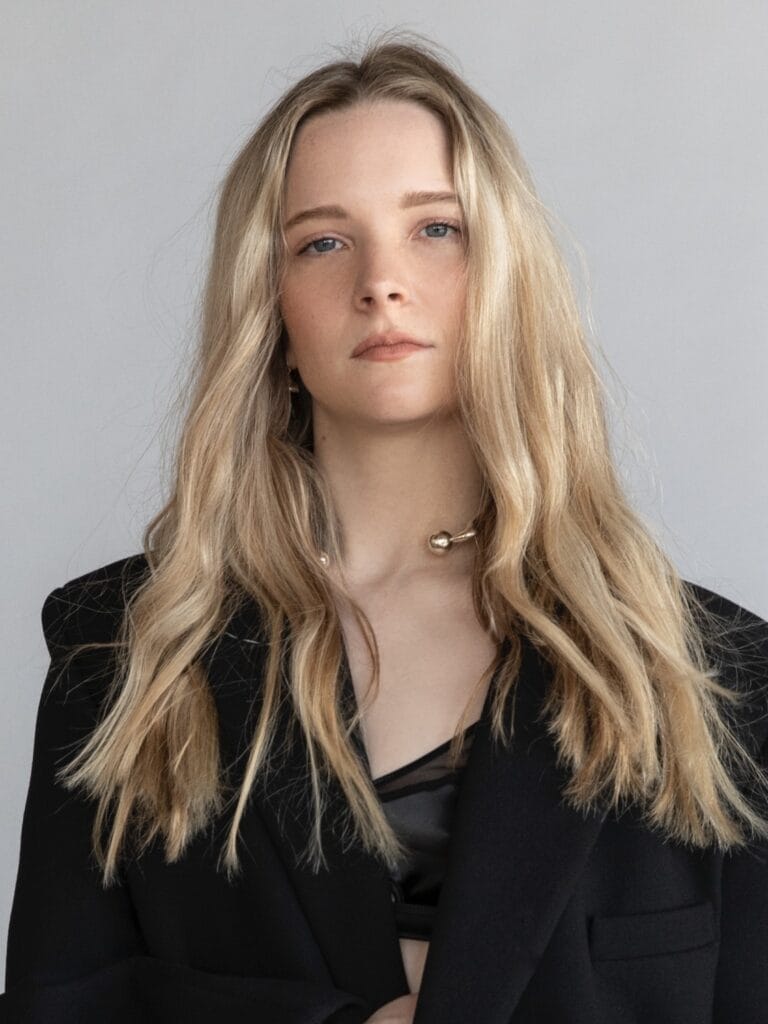 Morfydd Clark con 30-31 años