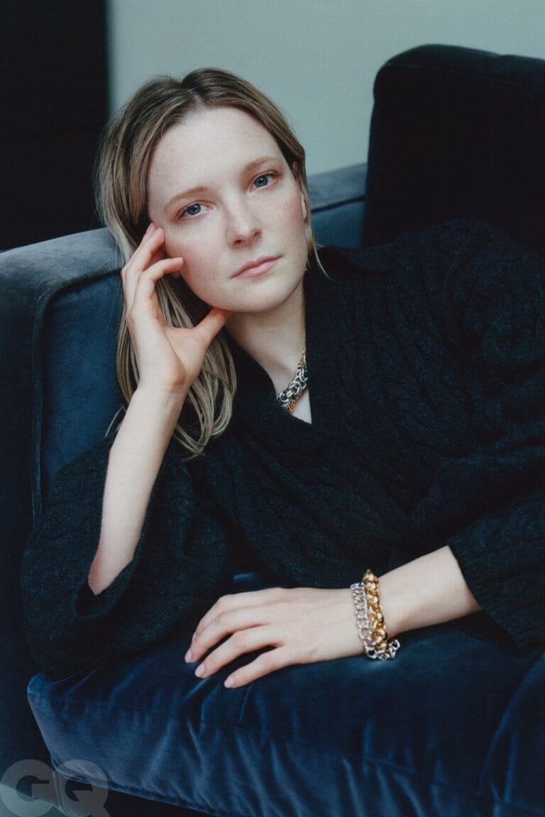 Morfydd Clark con 30-31 años