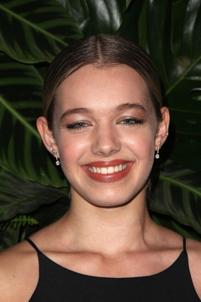 Sadie Calvano-95122