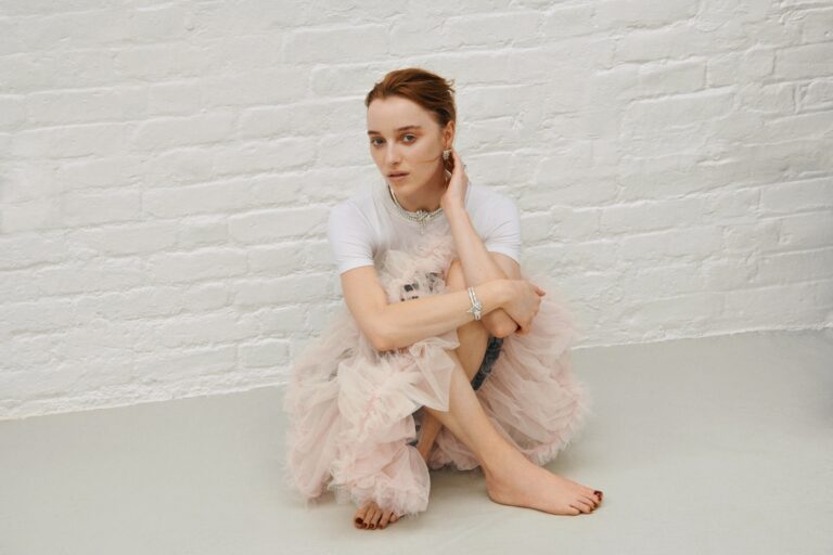 Phoebe Dynevor-95272