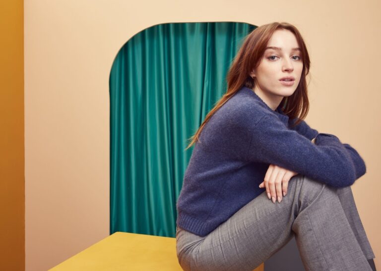 Phoebe Dynevor-95310