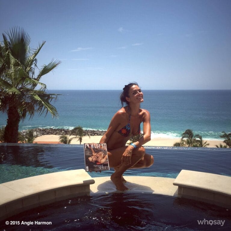 Angie Harmon con 42-43 años