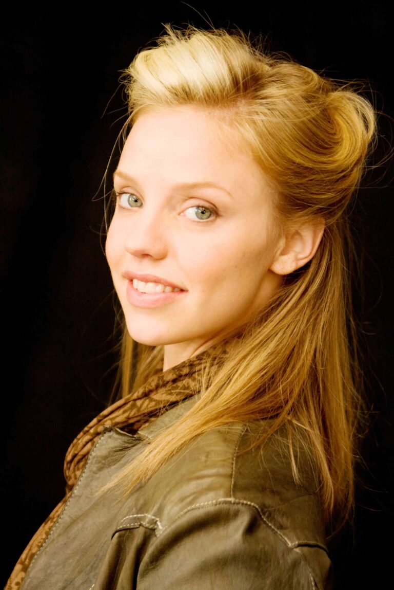 Kelli Garner-96534
