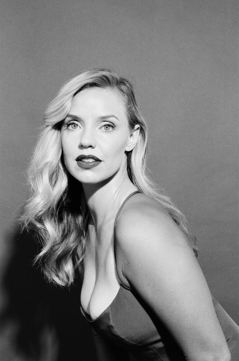 Kelli Garner-96540