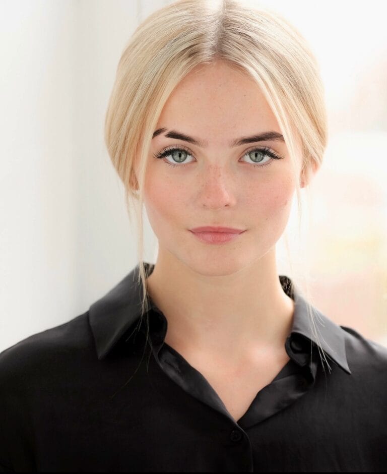 Millie Gibson-96828