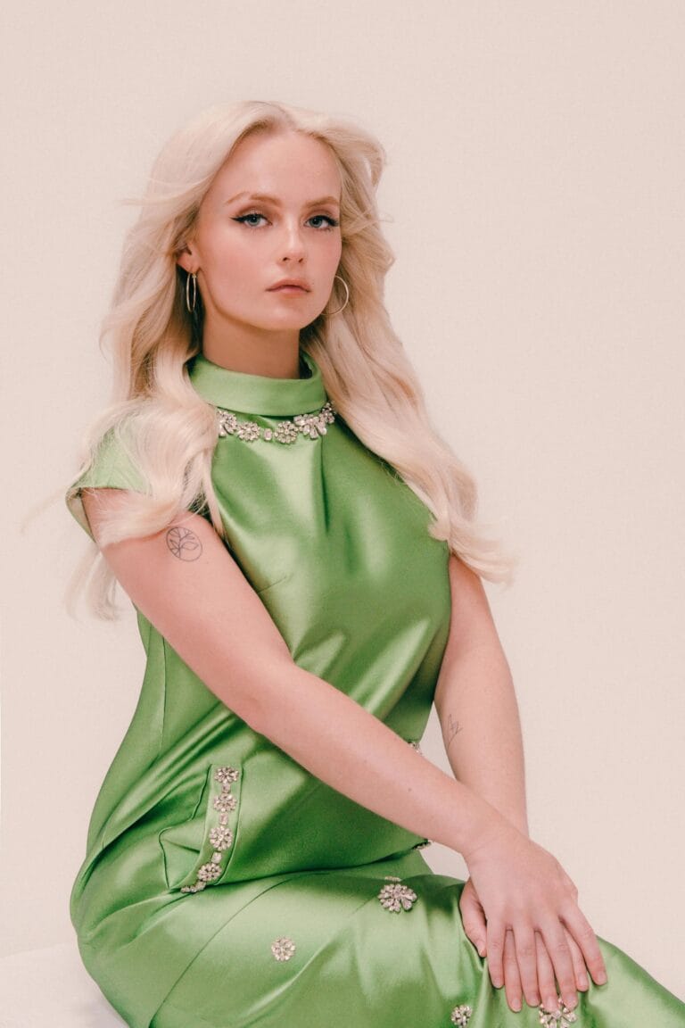 Millie Gibson-96863