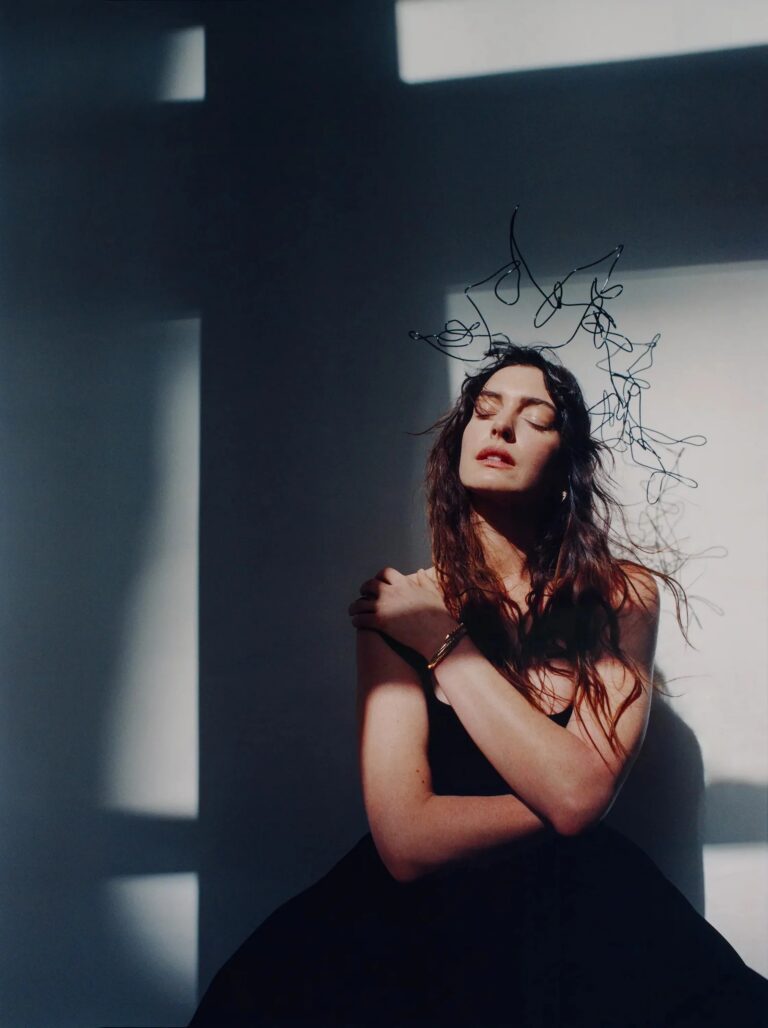 Anne Hathaway-97581