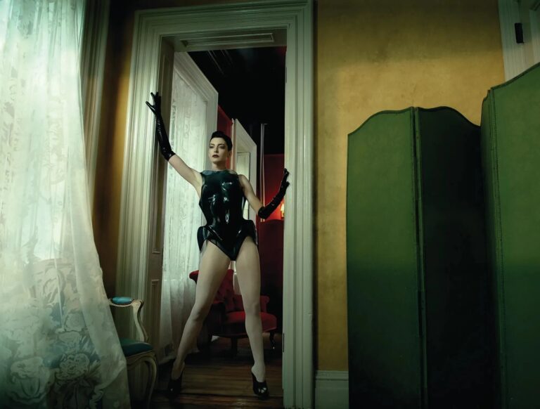 Anne Hathaway-97597