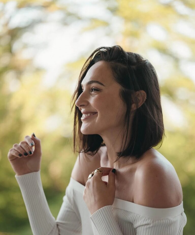 Gal Gadot: Wears short dark hair and an off-shoulder sweater of…