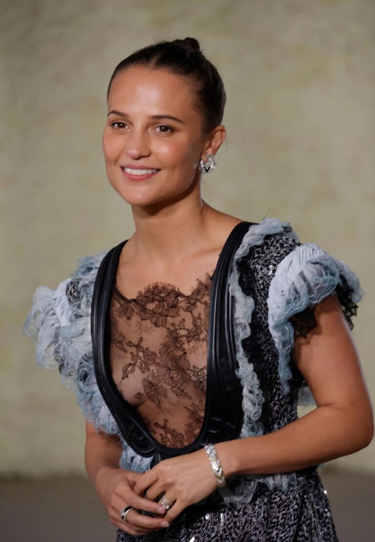 Alicia Vikander-103338
