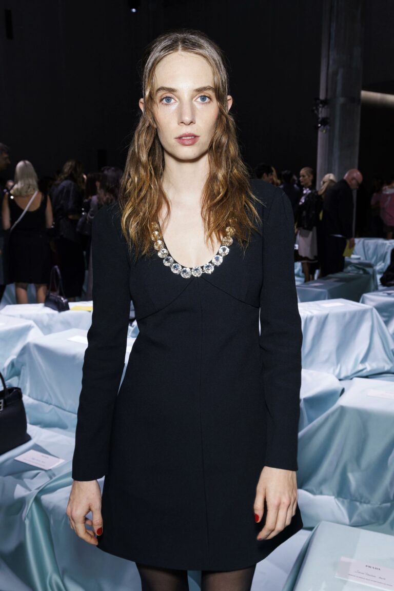 Maya Hawke-101906