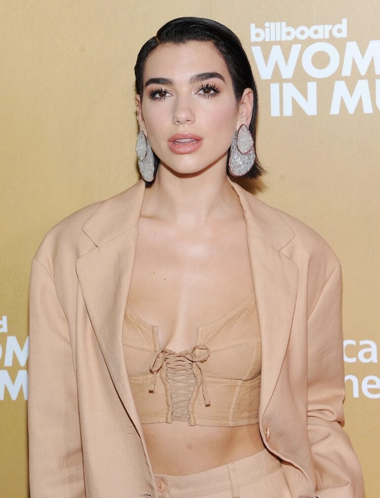 Dua Lipa con 22-23 años