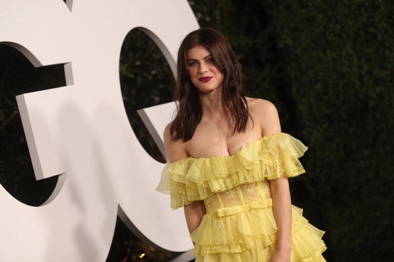 Alexandra Daddario con 34-35 años