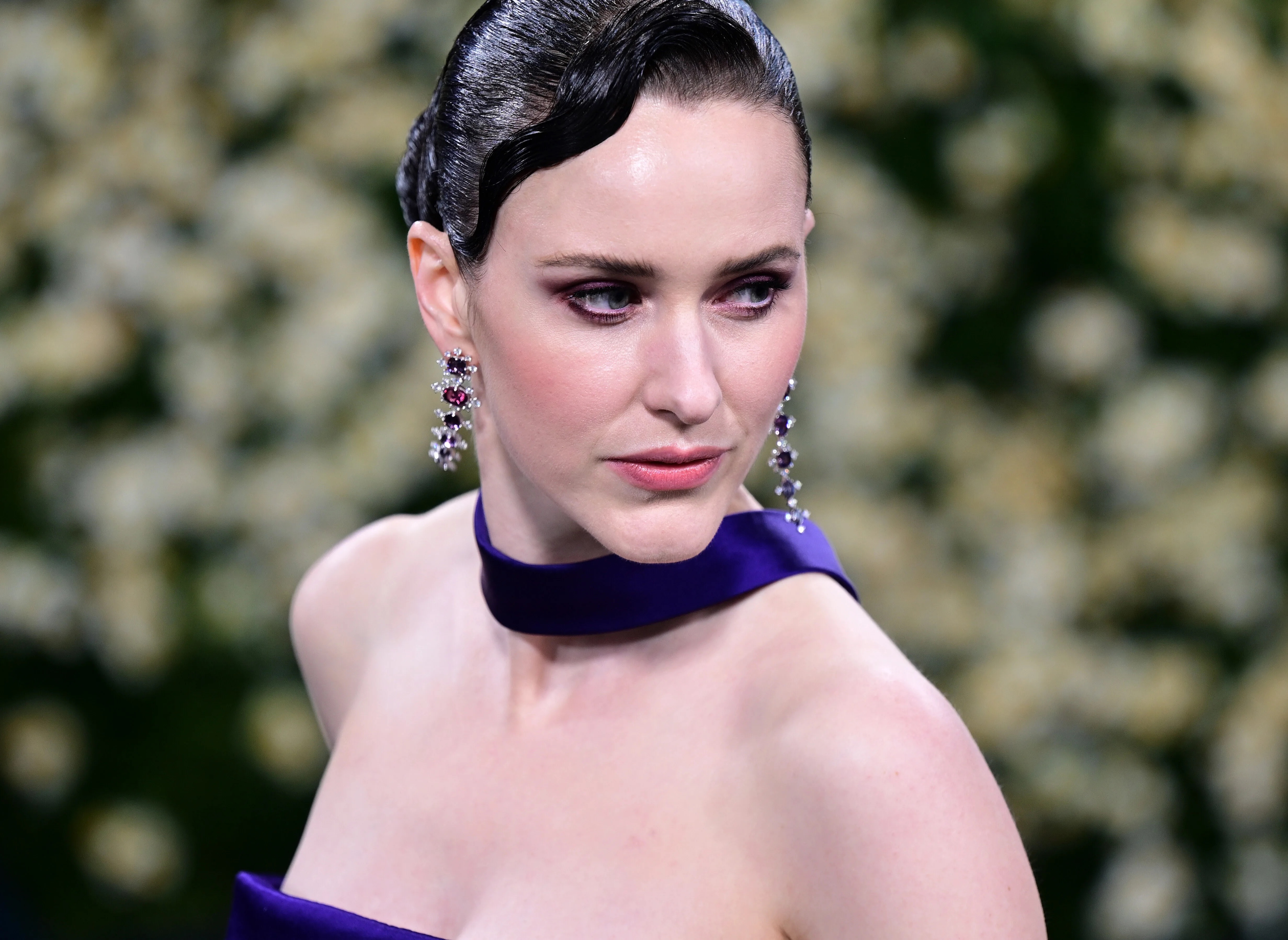 595799654_rachel-brosnahan-attends-the-2025-met-gala-celebrating-superfine-tailoring-black.jpg.9a53b326fc7a49fbc9199570c