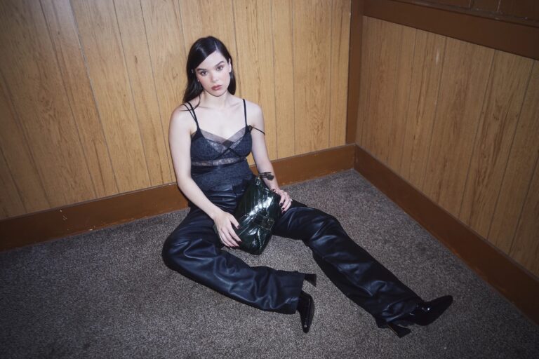 Hailee Steinfeld-101700
