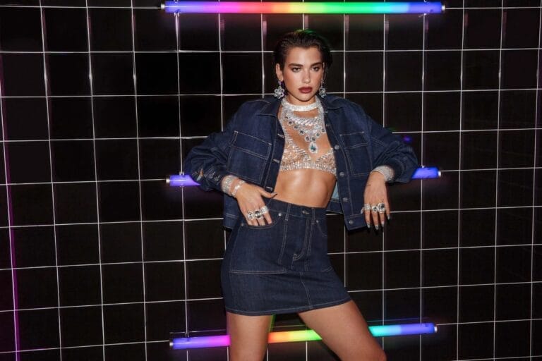 Dua Lipa con 23-24 años