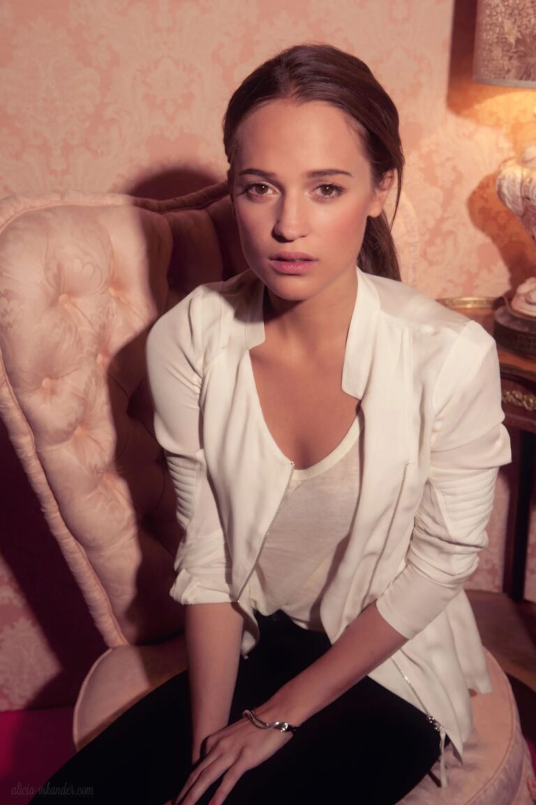 Alicia Vikander-103324