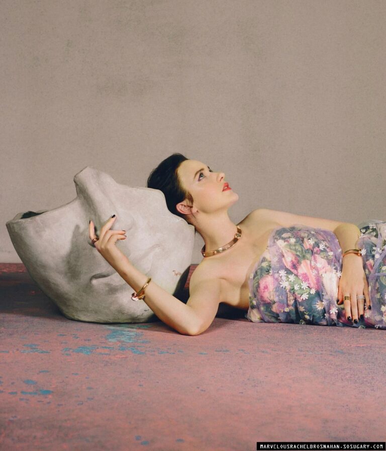 Rachel Brosnahan-104854