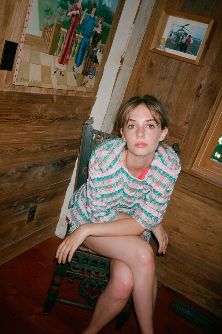 Maya Hawke con 20-21 años