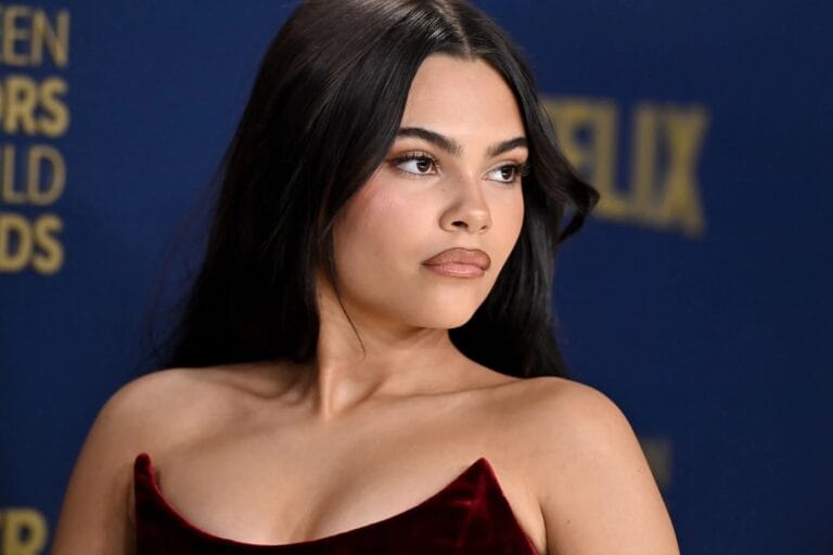 Ariana Greenblatt: Wears a burgundy velvet dress with an asymmetrical neckline that highlights her elegance.…