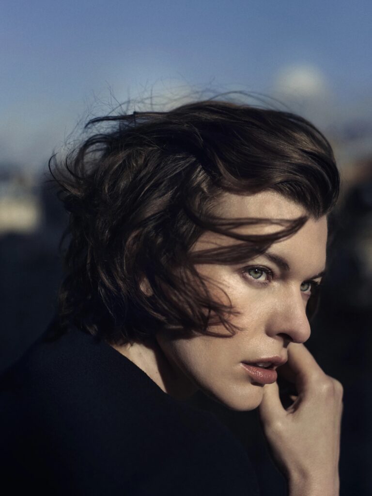 Milla Jovovich con 37-38 años