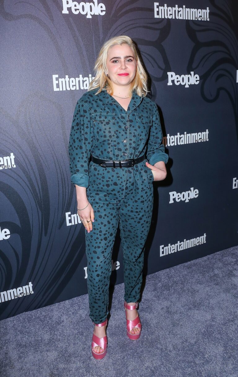 Mae Whitman-100565