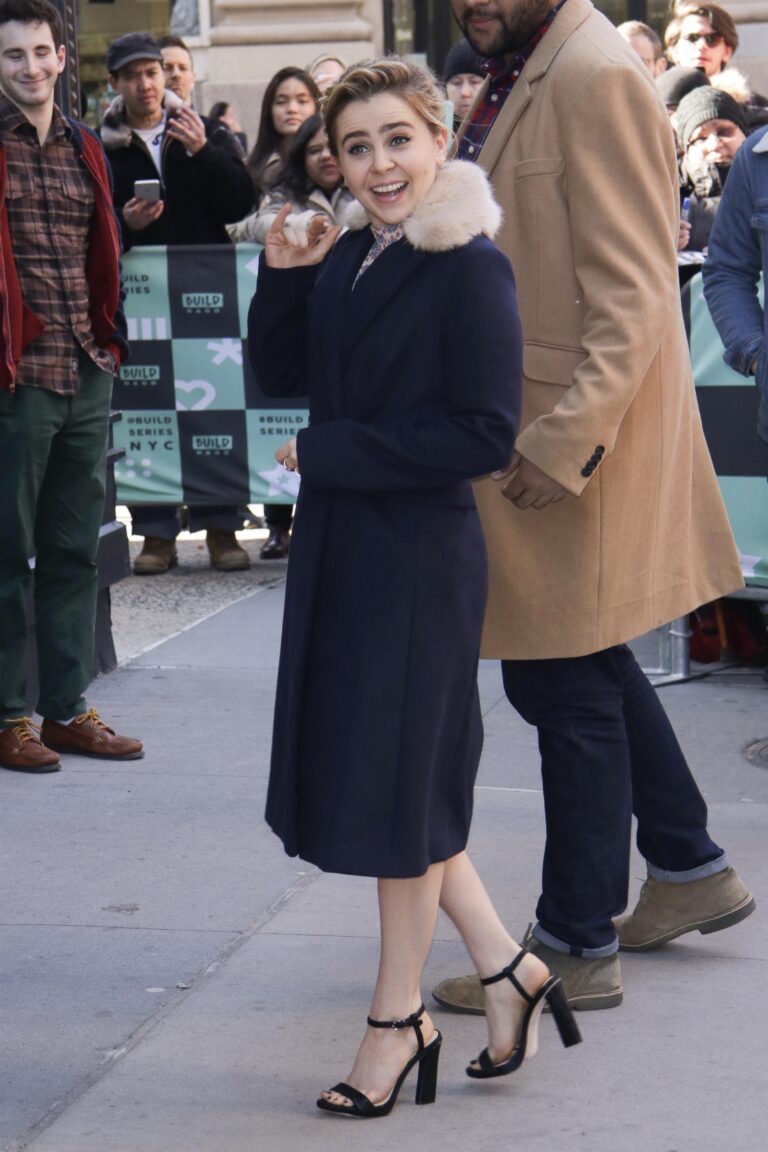 Mae Whitman-100568