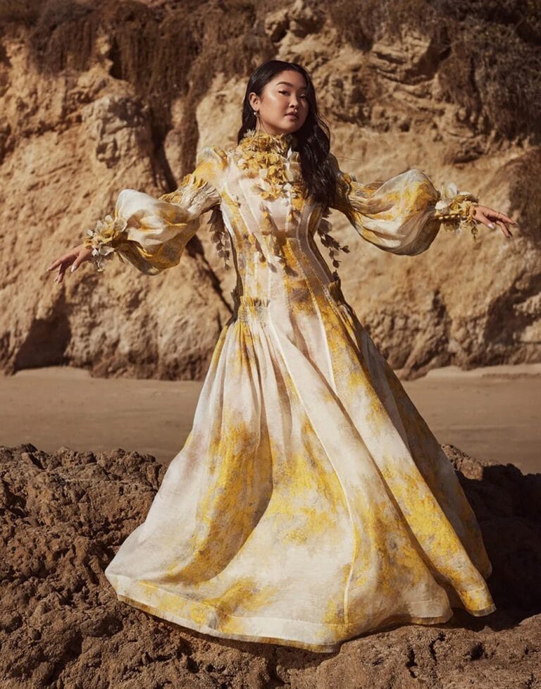 Lana Condor con 22-23 años