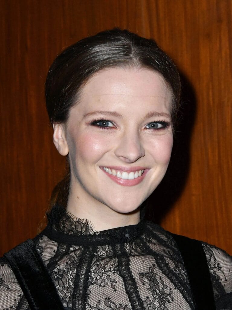 Morfydd Clark-103652