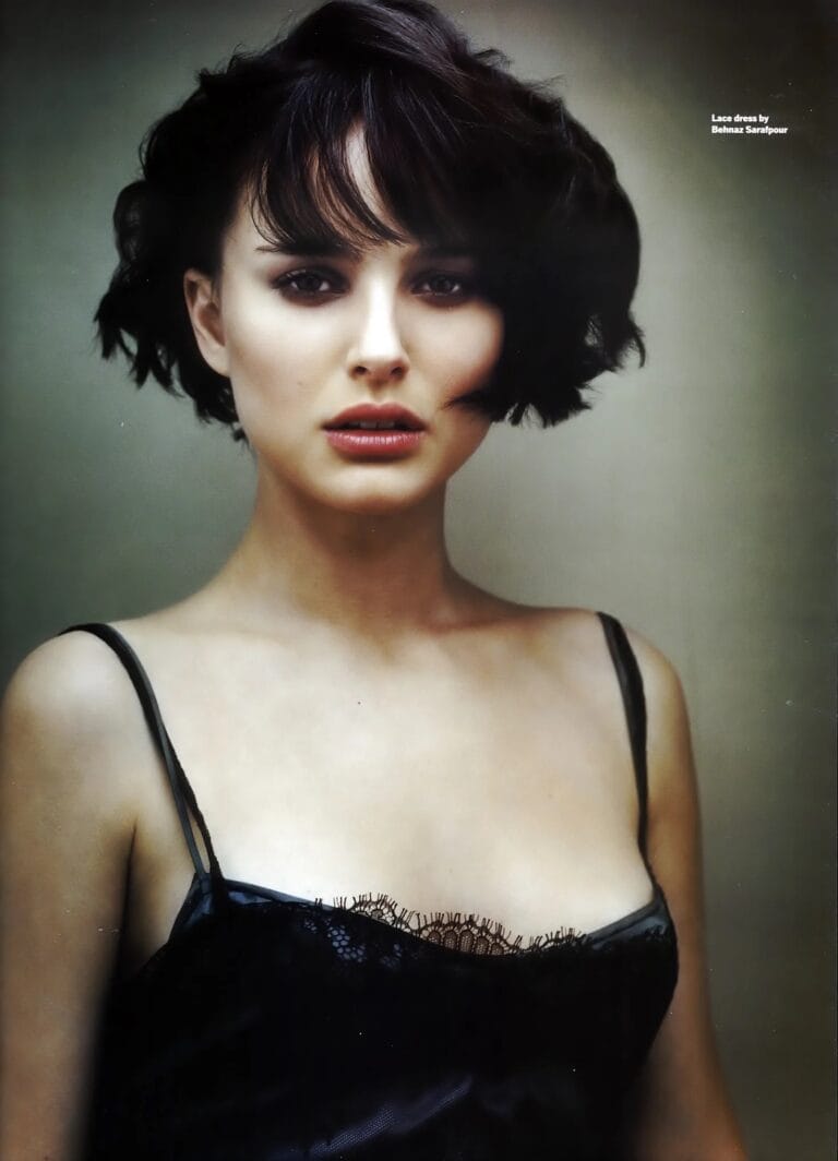Natalie Portman: Wears a black lace dress with thin straps that highlights her figure…
