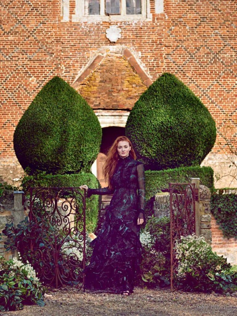 Sophie Turner: Wears a long black lace dress with green accents and…