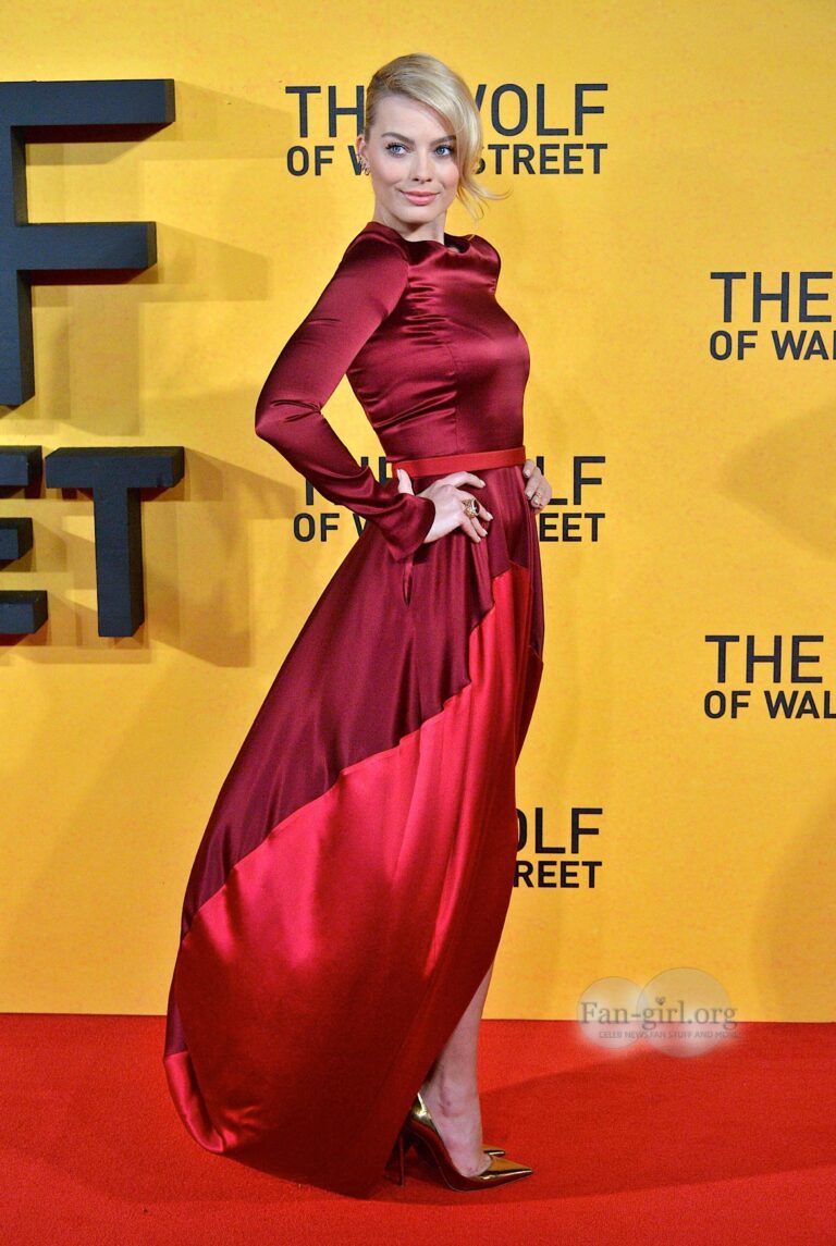 Margot Robbie con 23-24 años