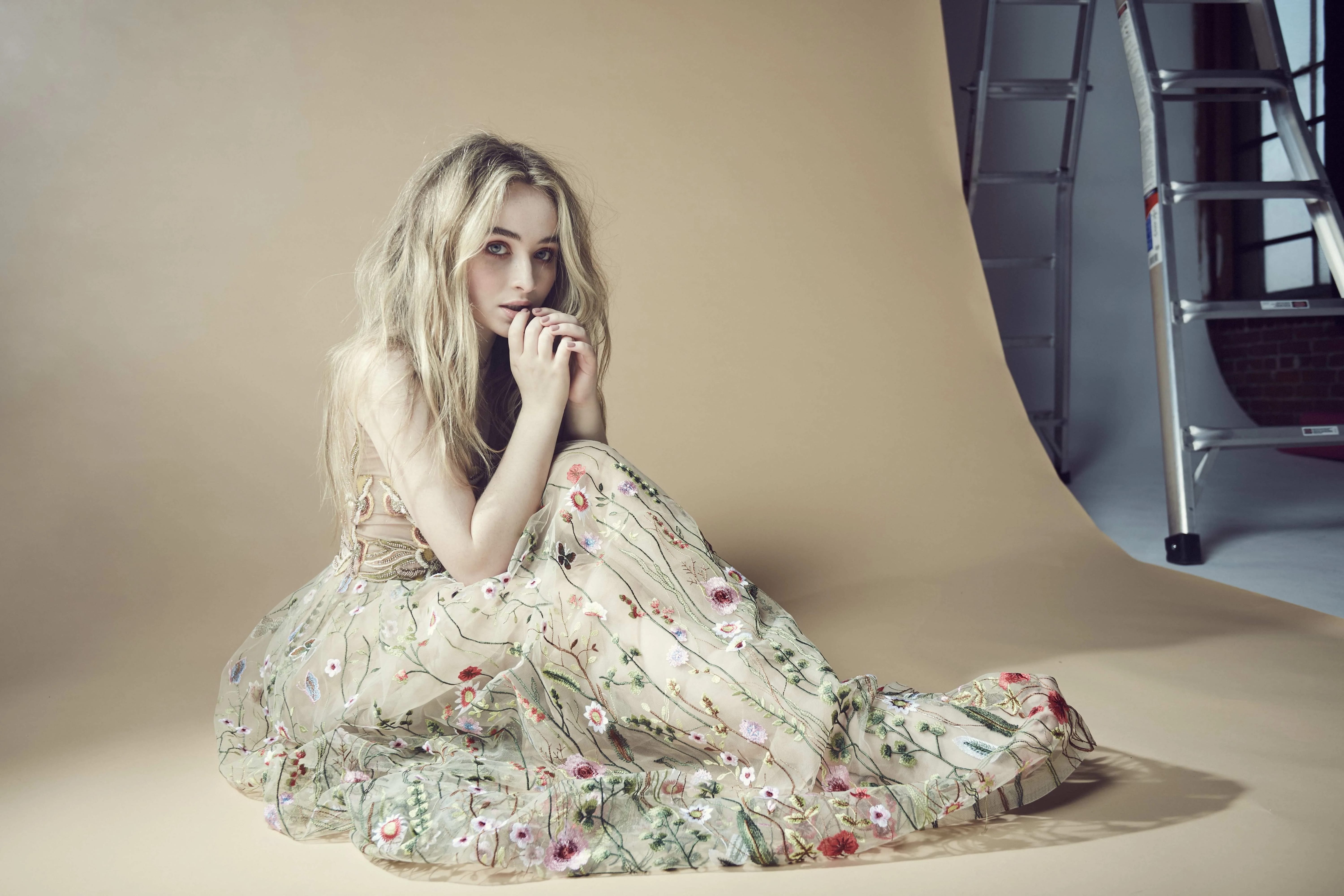 sabrinacarpenter-daily_281229.jpg.a89581d4c3748f0aec98e9dbf8c4ee42
