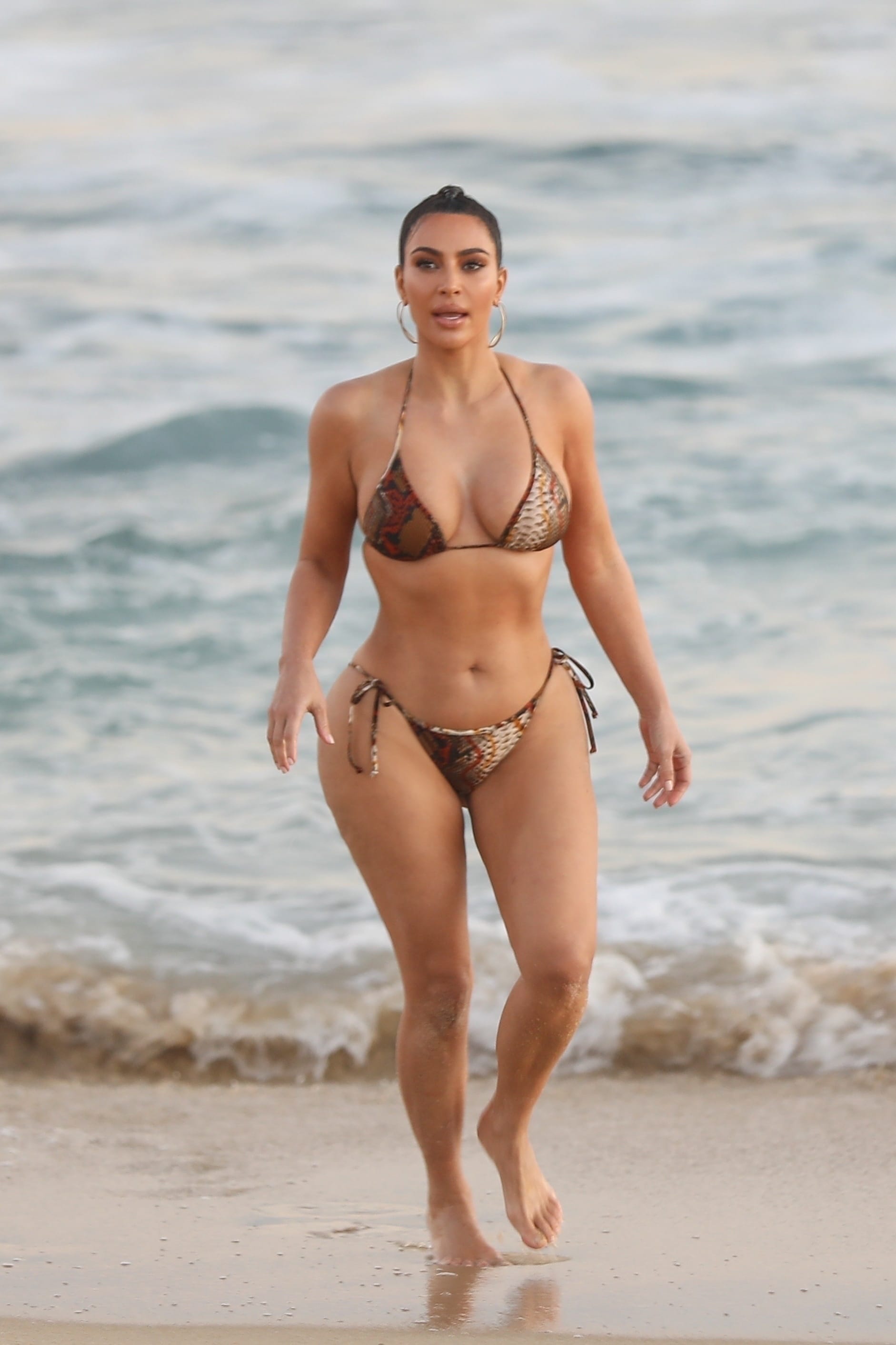 Kim-Kardashian-Feet-5237557