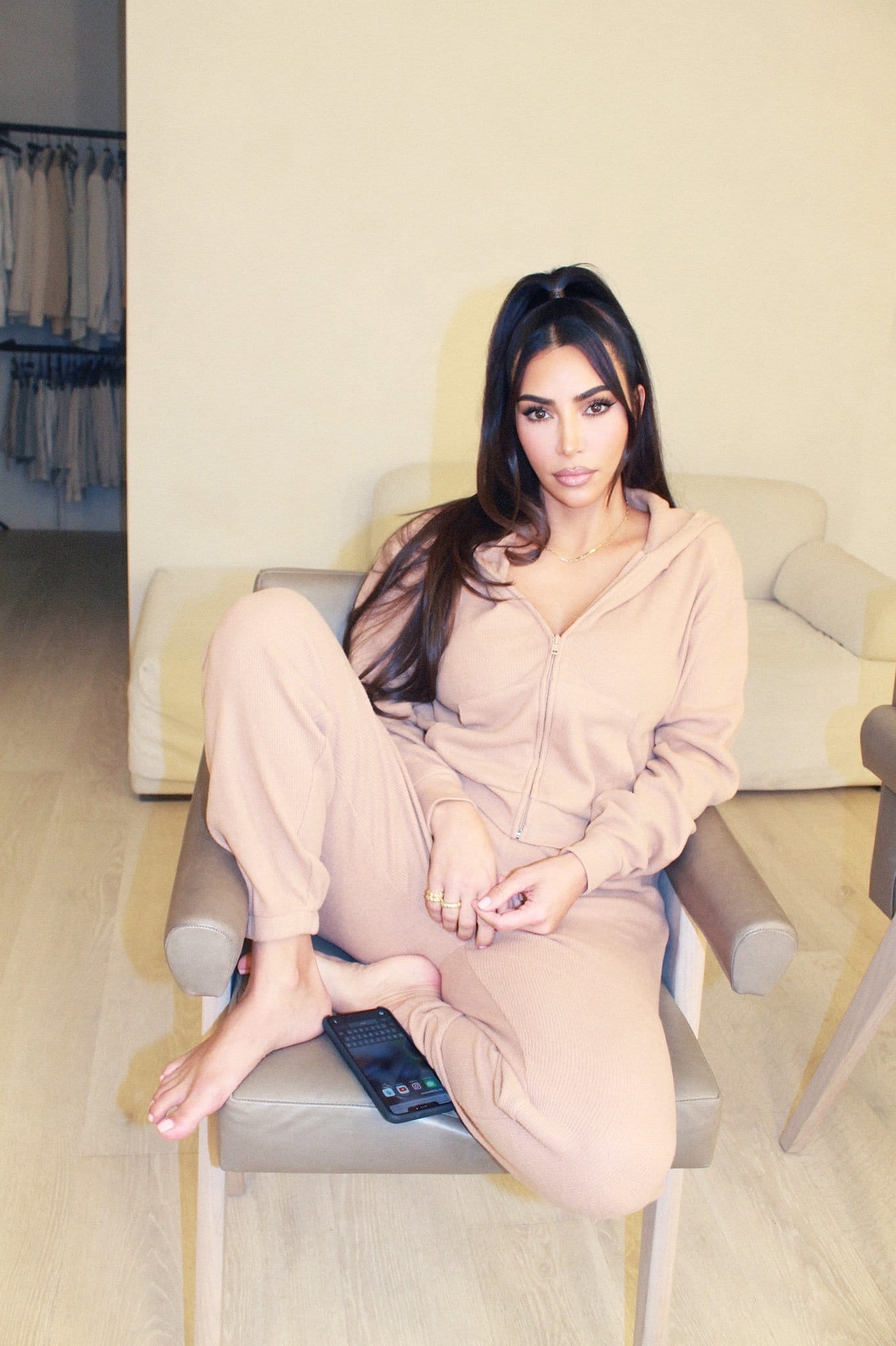 Kim-Kardashian-Feet-5326260