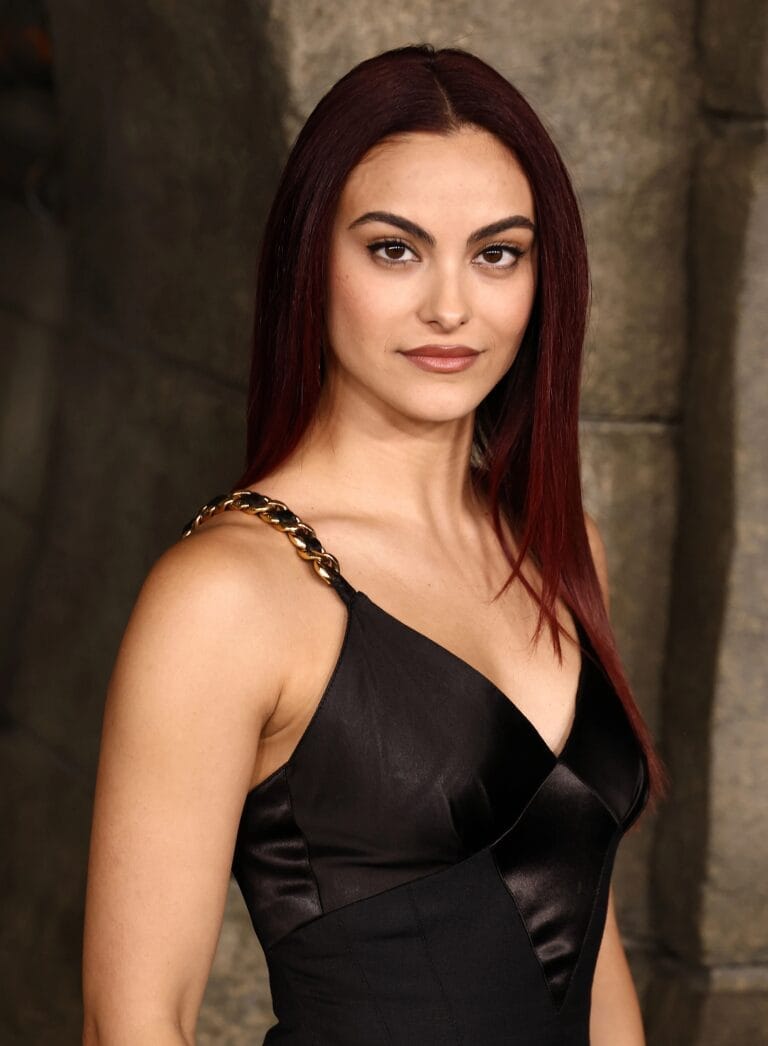 Camila Mendes-105999
