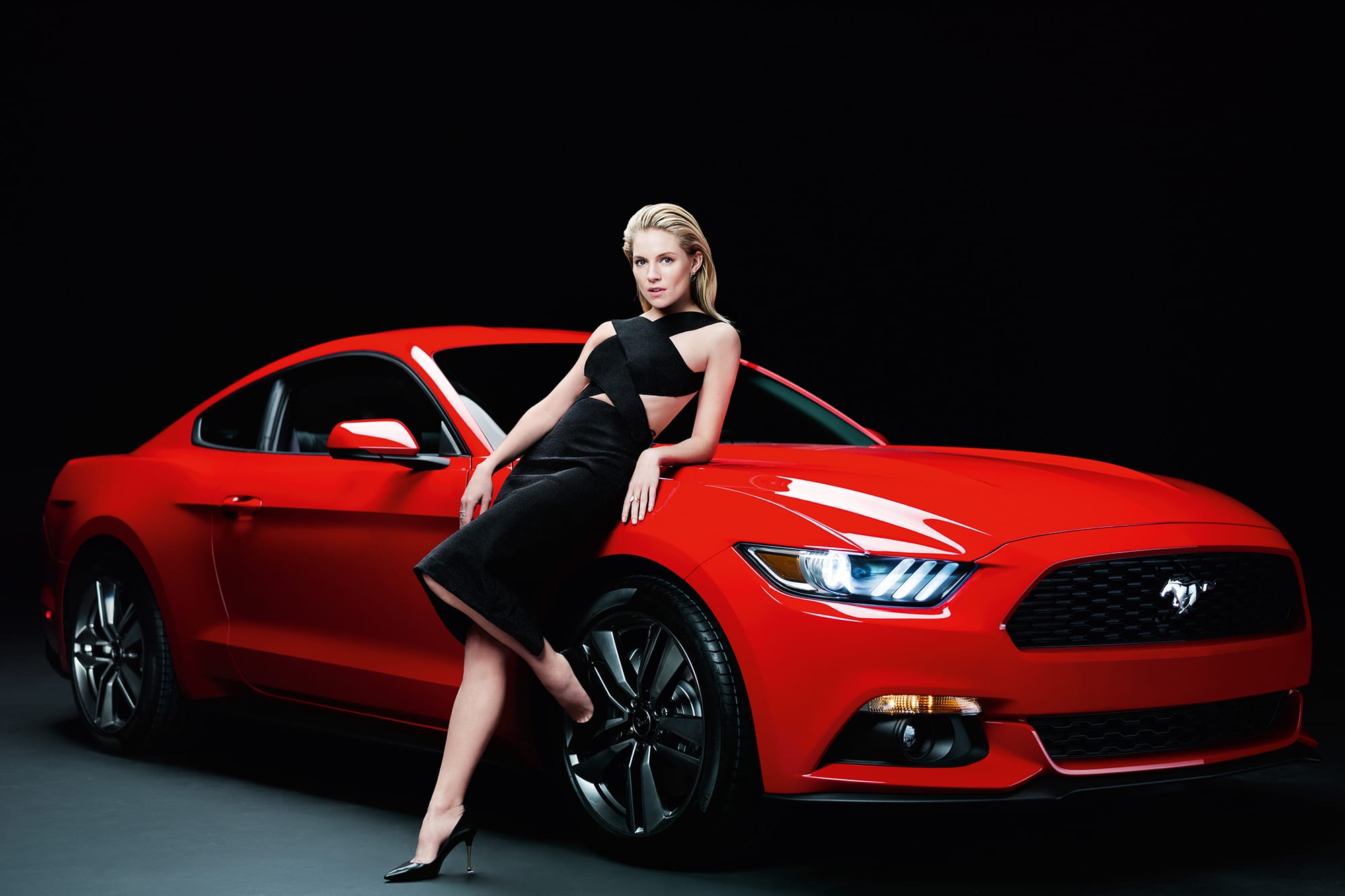 celeber_ru_sienna_miller_ford_mustang_campaign_photoshoot_2013_05