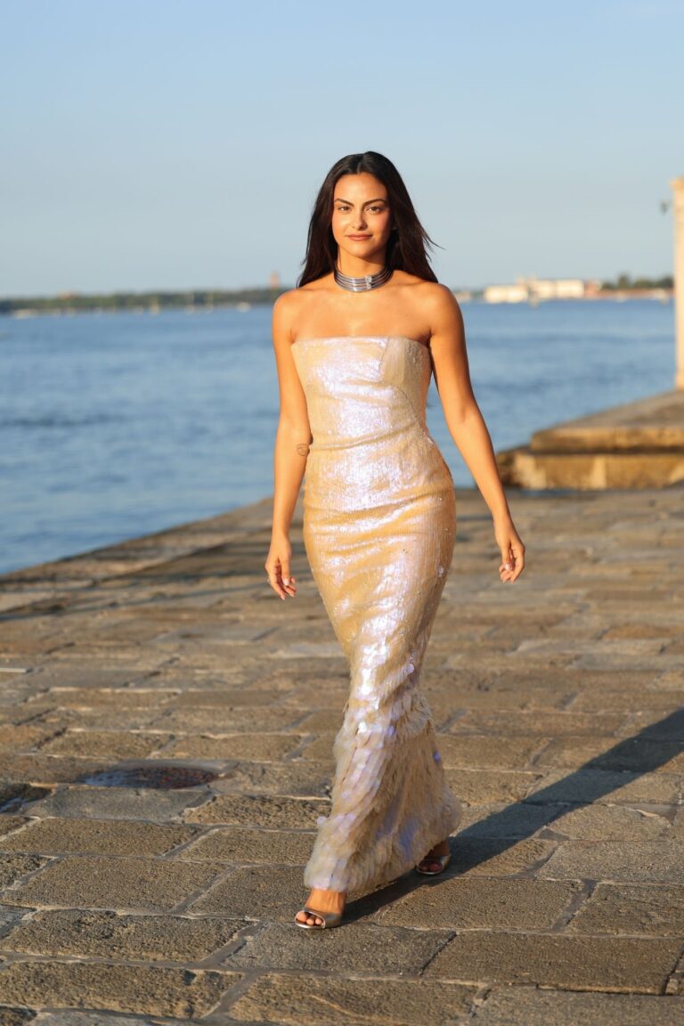 Camila Mendes-105871