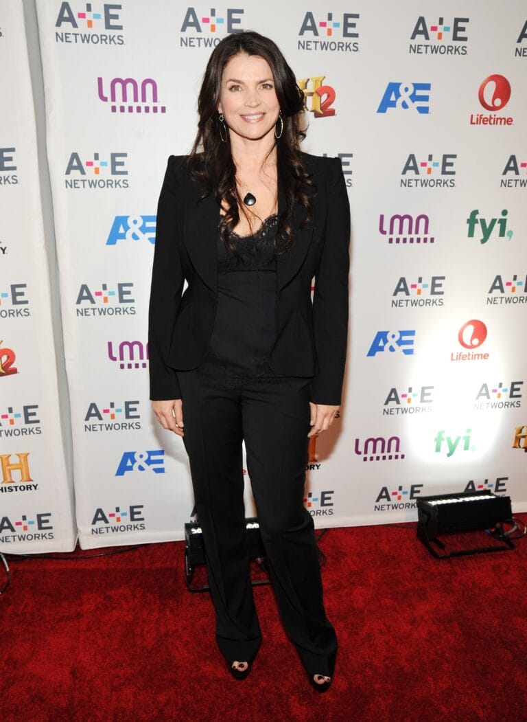 Julia Ormond-106806