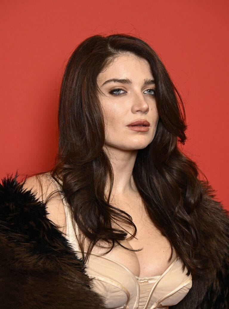 Eve Hewson con 33-34 años