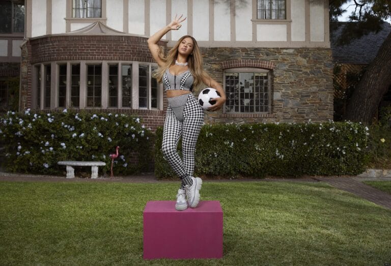 Beyoncé: Wears a top and leggings set in a white and…