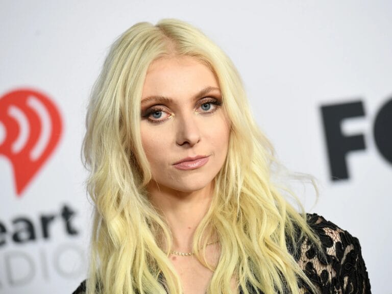Taylor Momsen: Wears a black lace blouse that adds a touch of sophistication to her…