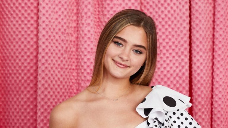 Lizzy Greene con 15-16 años