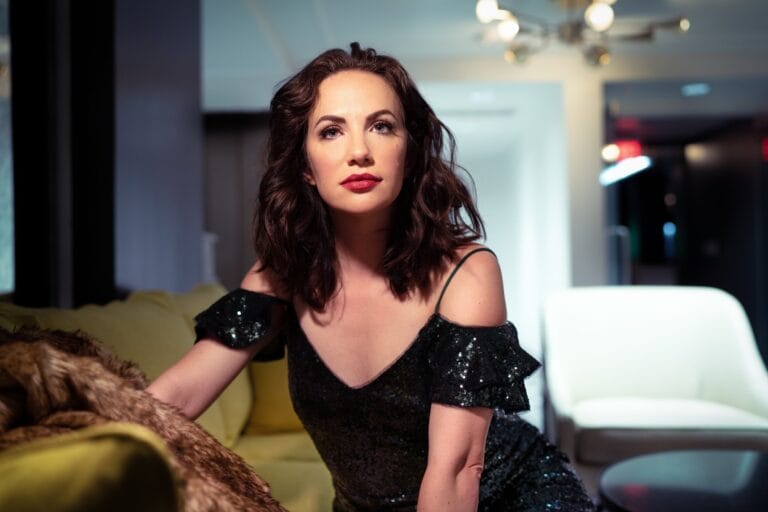 Kate Siegel-114718