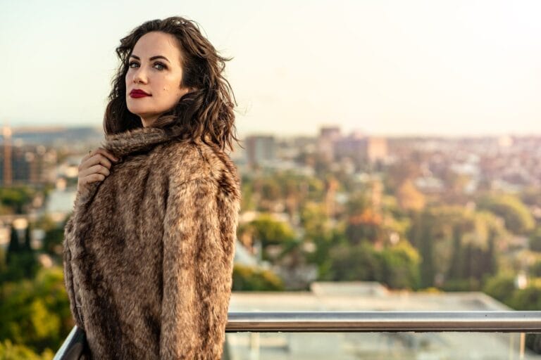 Kate Siegel-114720