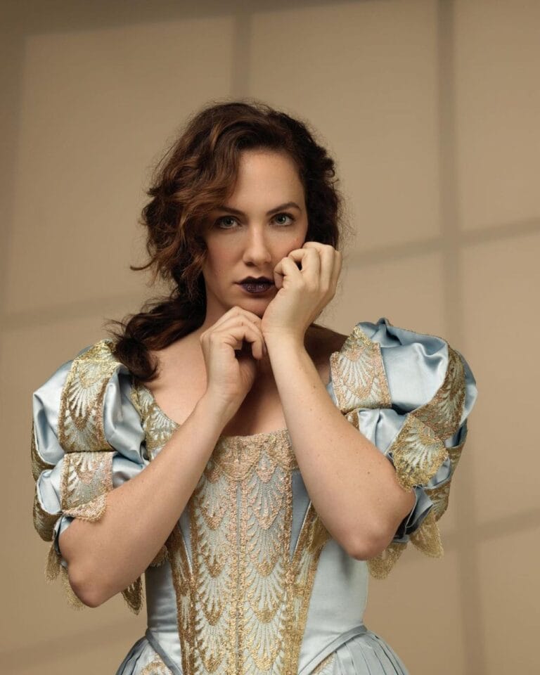 Kate Siegel-114732