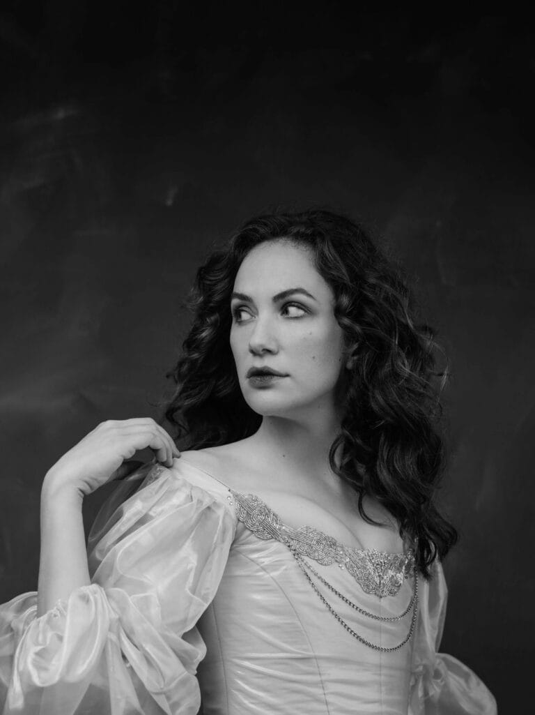 Kate Siegel-114738